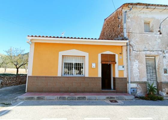 Casa de pueblo - Venta - Barbarroja - Barbarroja