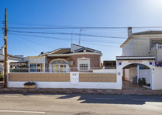 Detached villa - Resale - Torrevieja - Urbanización San Luis