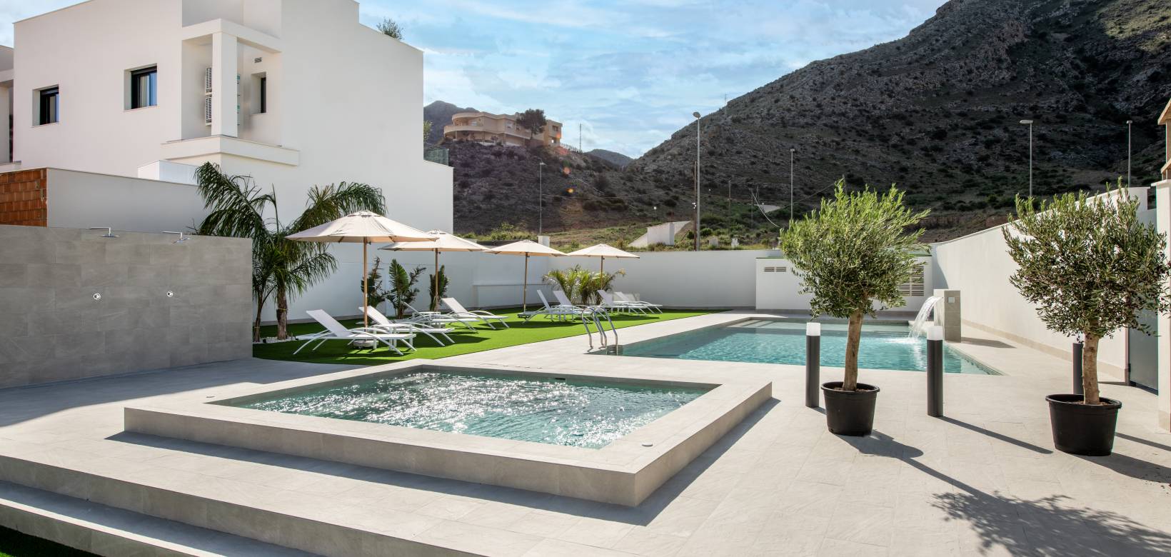 New Build - Townhouses  - Cox