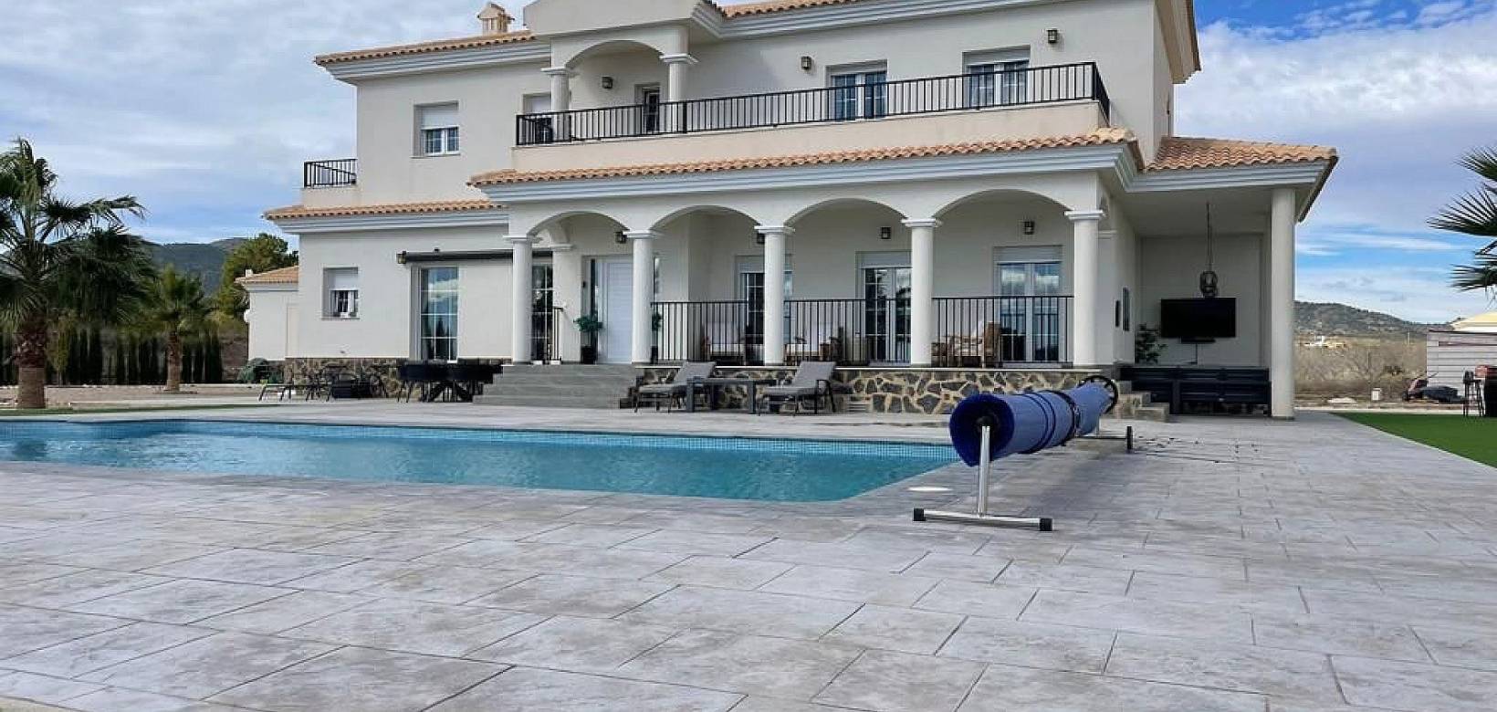 Nueva construcción  - Chalet - Pinoso