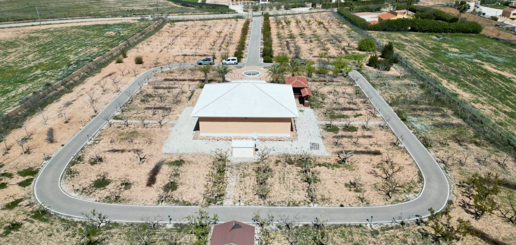 Resale - 5. Finca / Country Property - Pinoso