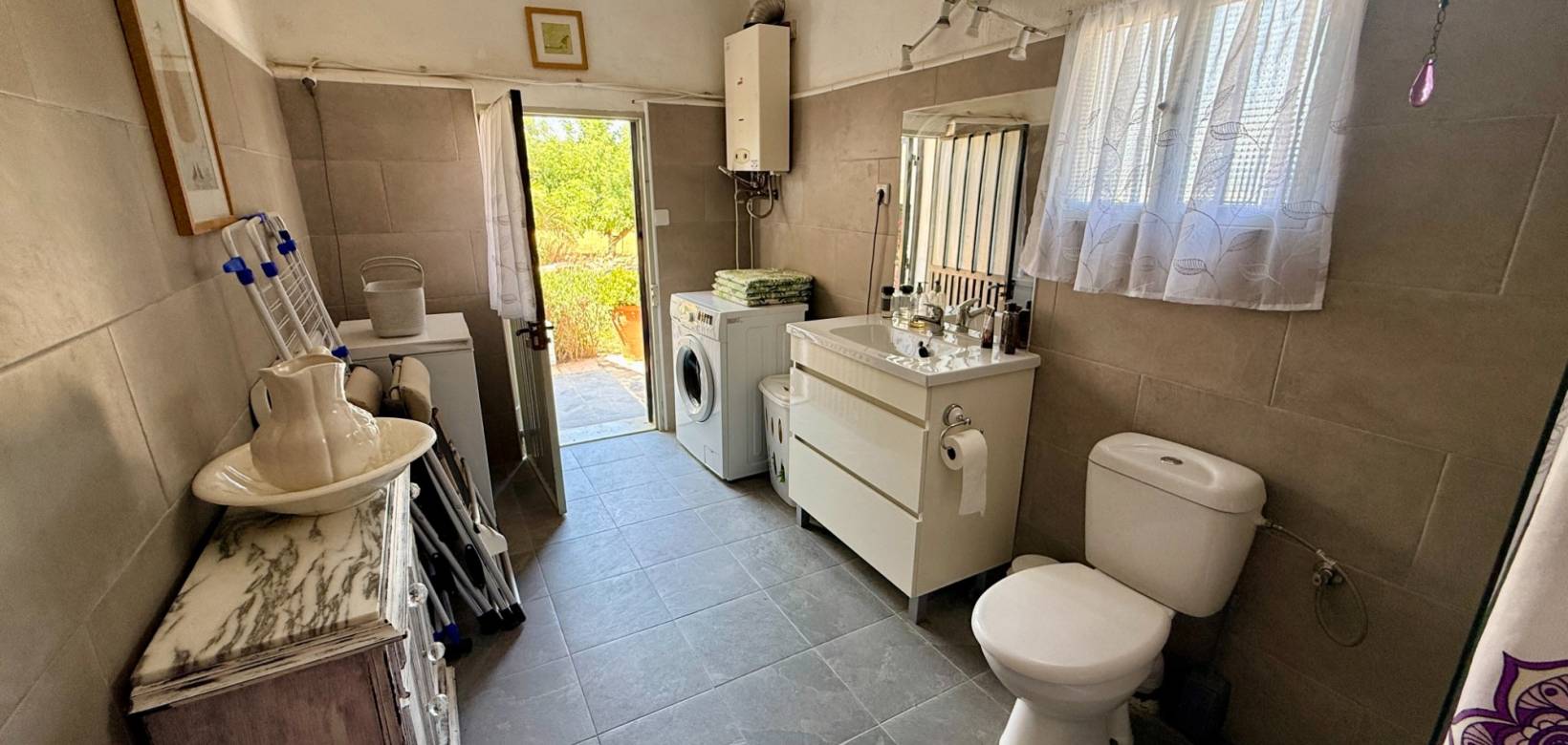 Resale - Cave home - Algueña