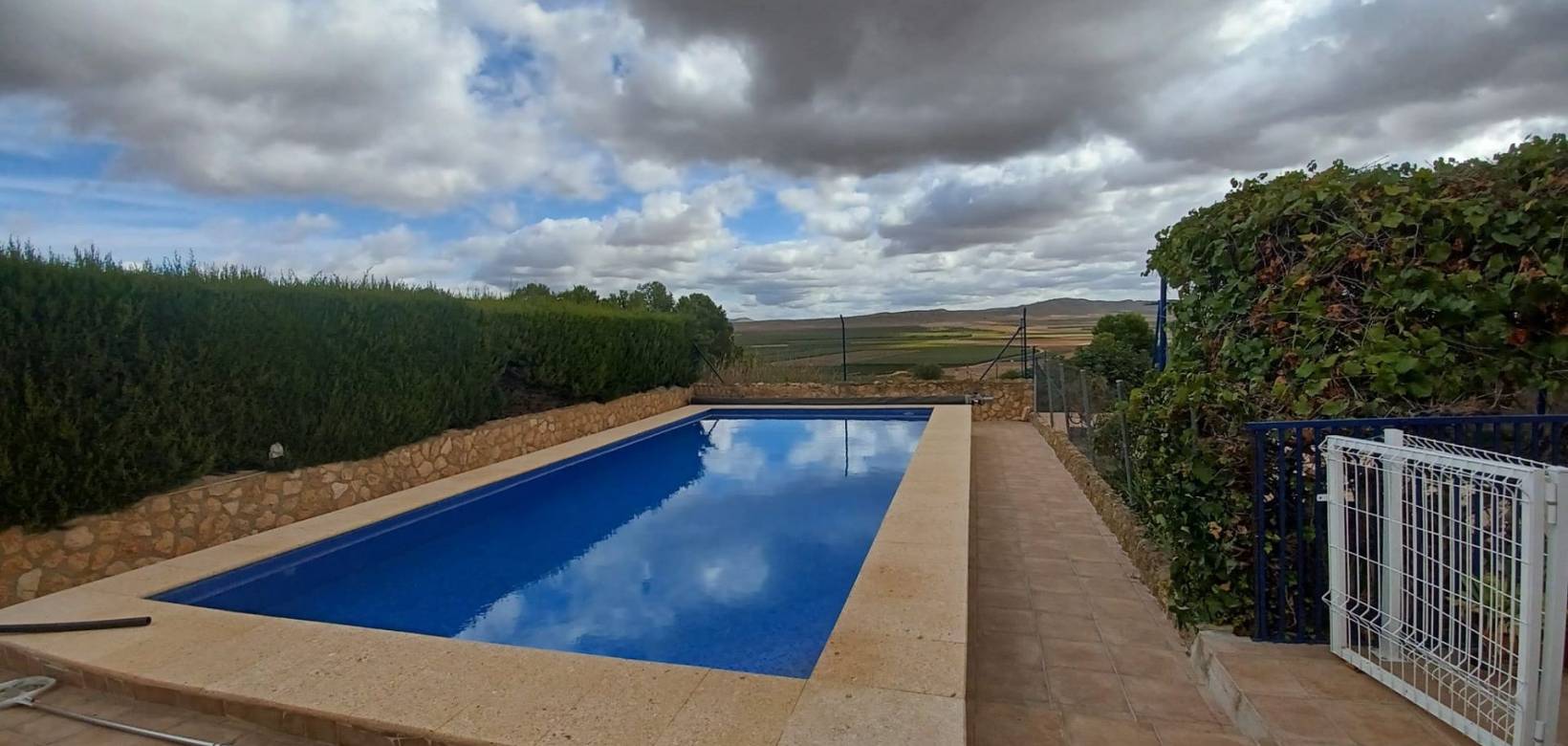 Resale - Country home - Yecla