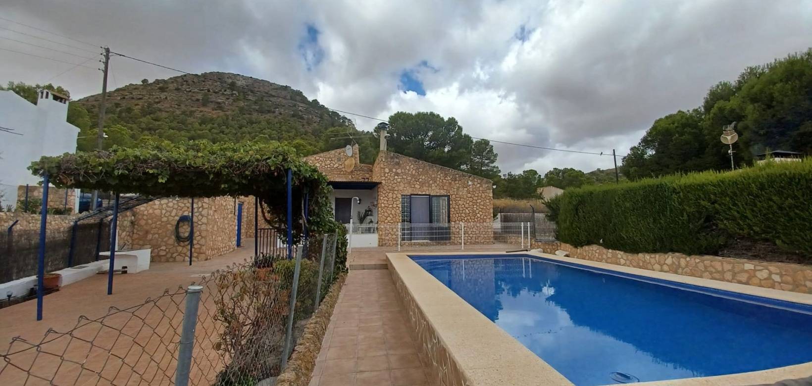 Resale - Country home - Yecla