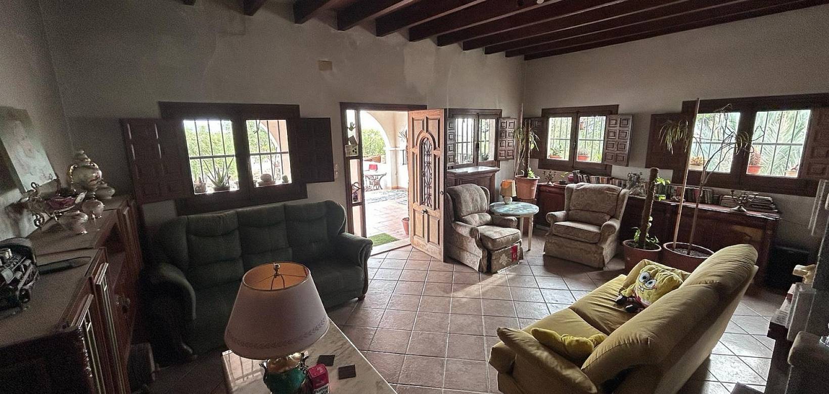 Resale - Country house - Novelda