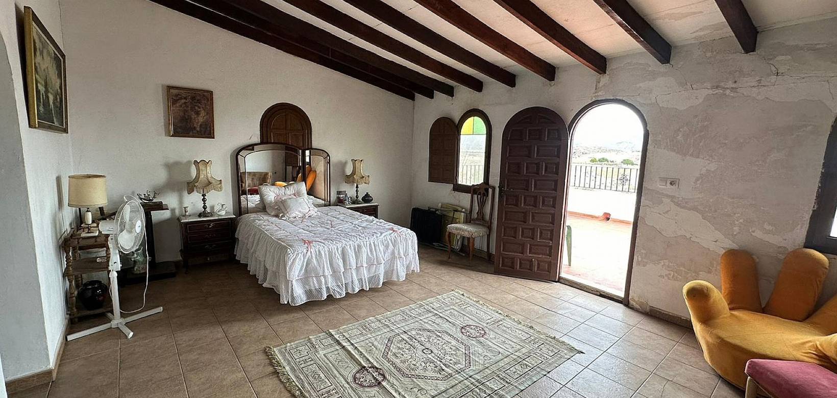 Resale - Country house - Novelda
