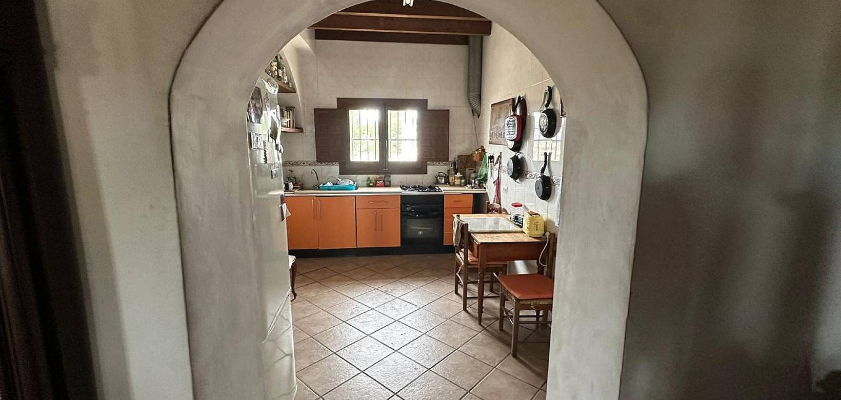 Resale - Country house - Novelda