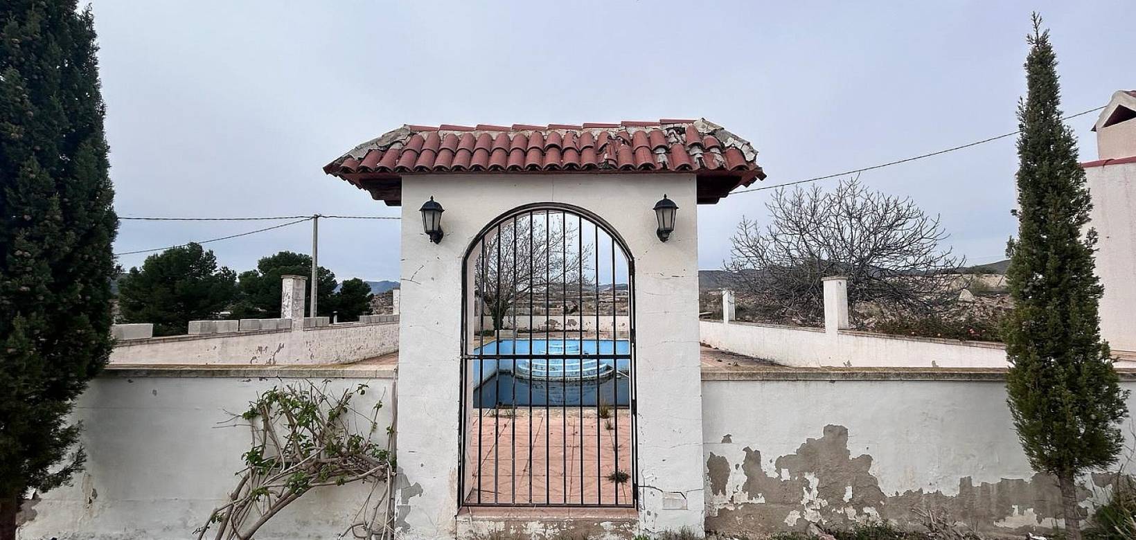 Resale - Country house - Novelda