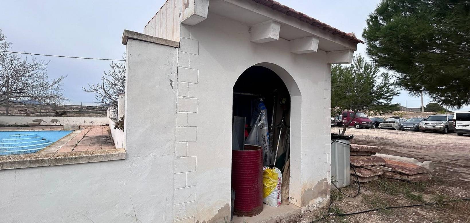 Resale - Country house - Novelda