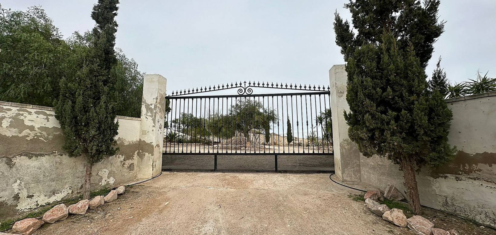 Resale - Country house - Novelda