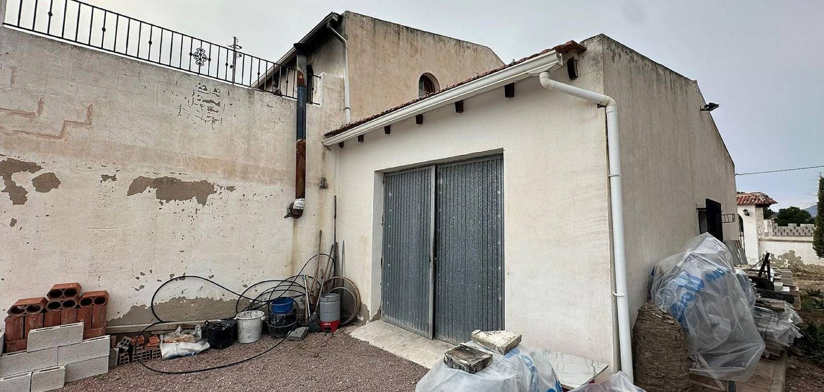 Resale - Country house - Novelda