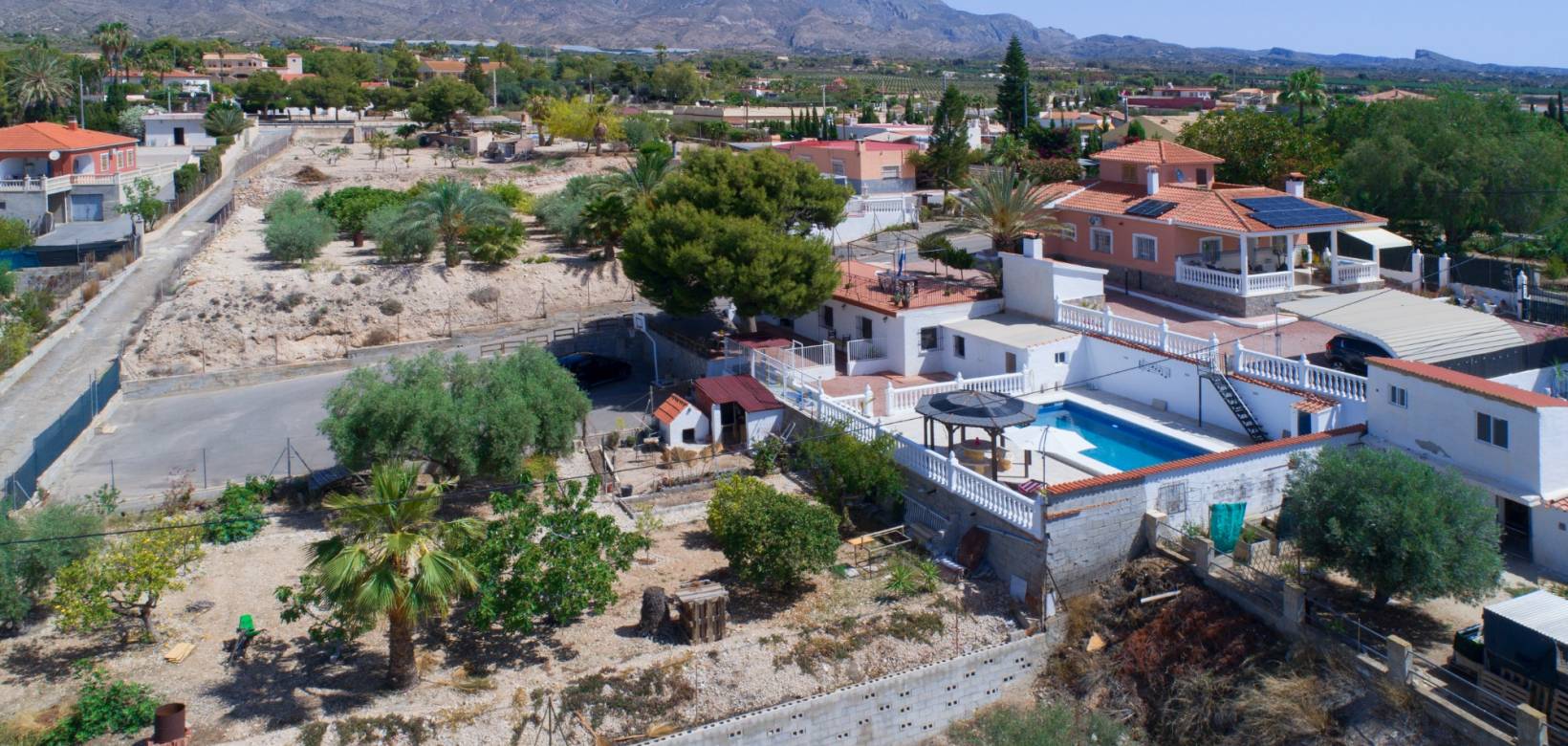 Resale - Finca / Country Property - Albatera