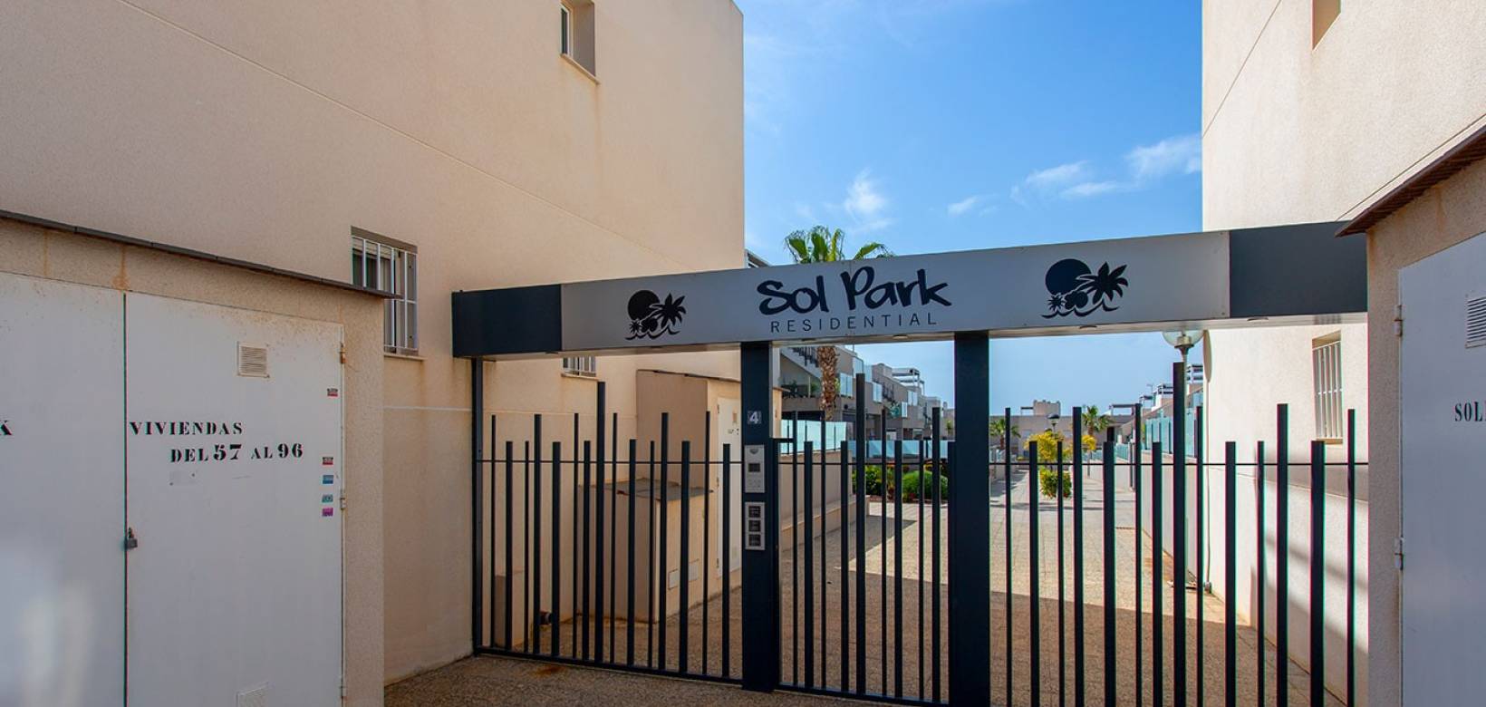 Resale - Townhouse - Torrevieja - Aguas Nuevas