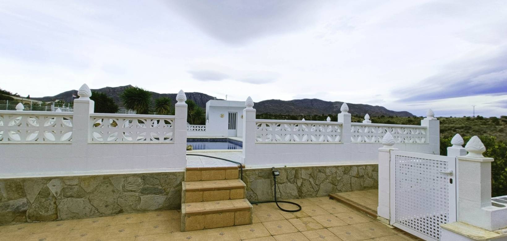 Resale - Villa - Albatera