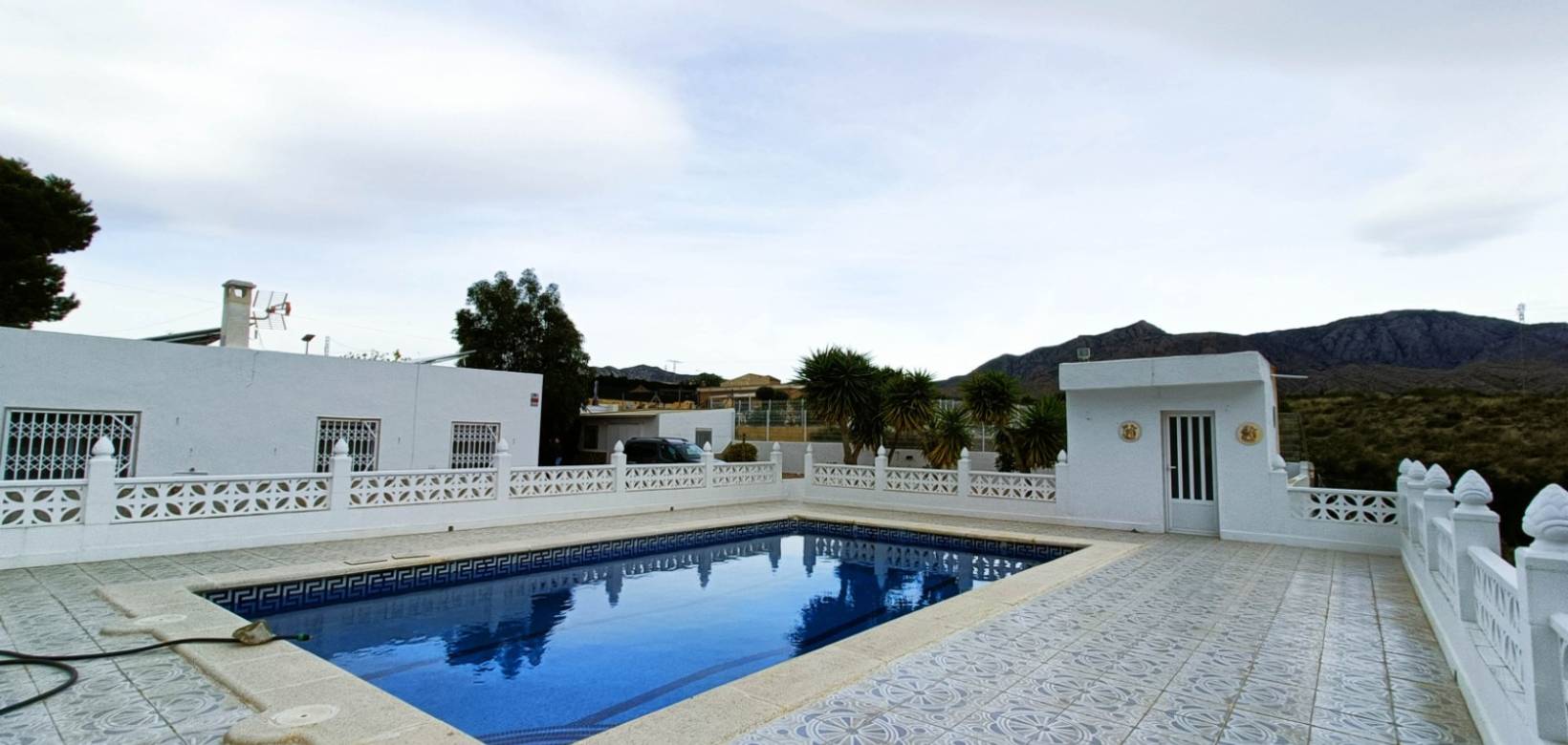 Resale - Villa - Albatera