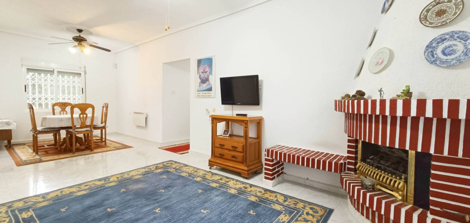 Resale - Villa - Albatera