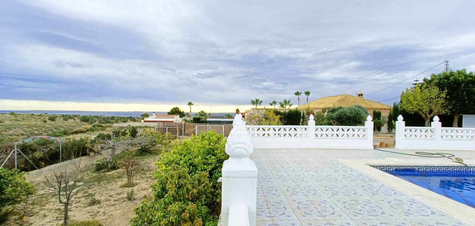 Resale - Villa - Albatera