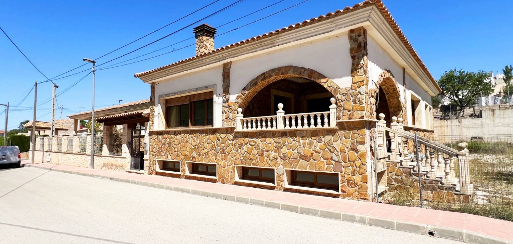 Resale - Villa - Algueña