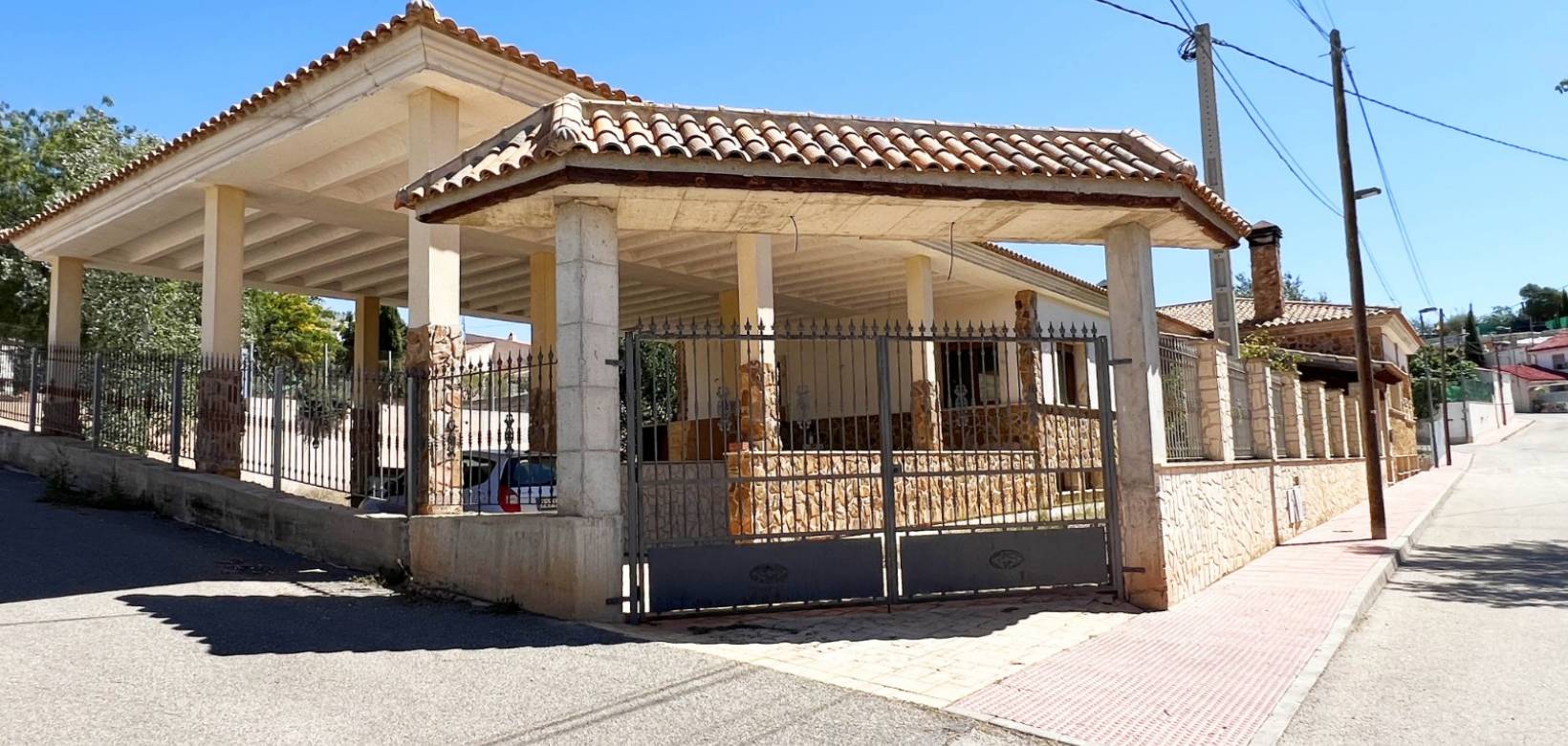 Resale - Villa - Algueña