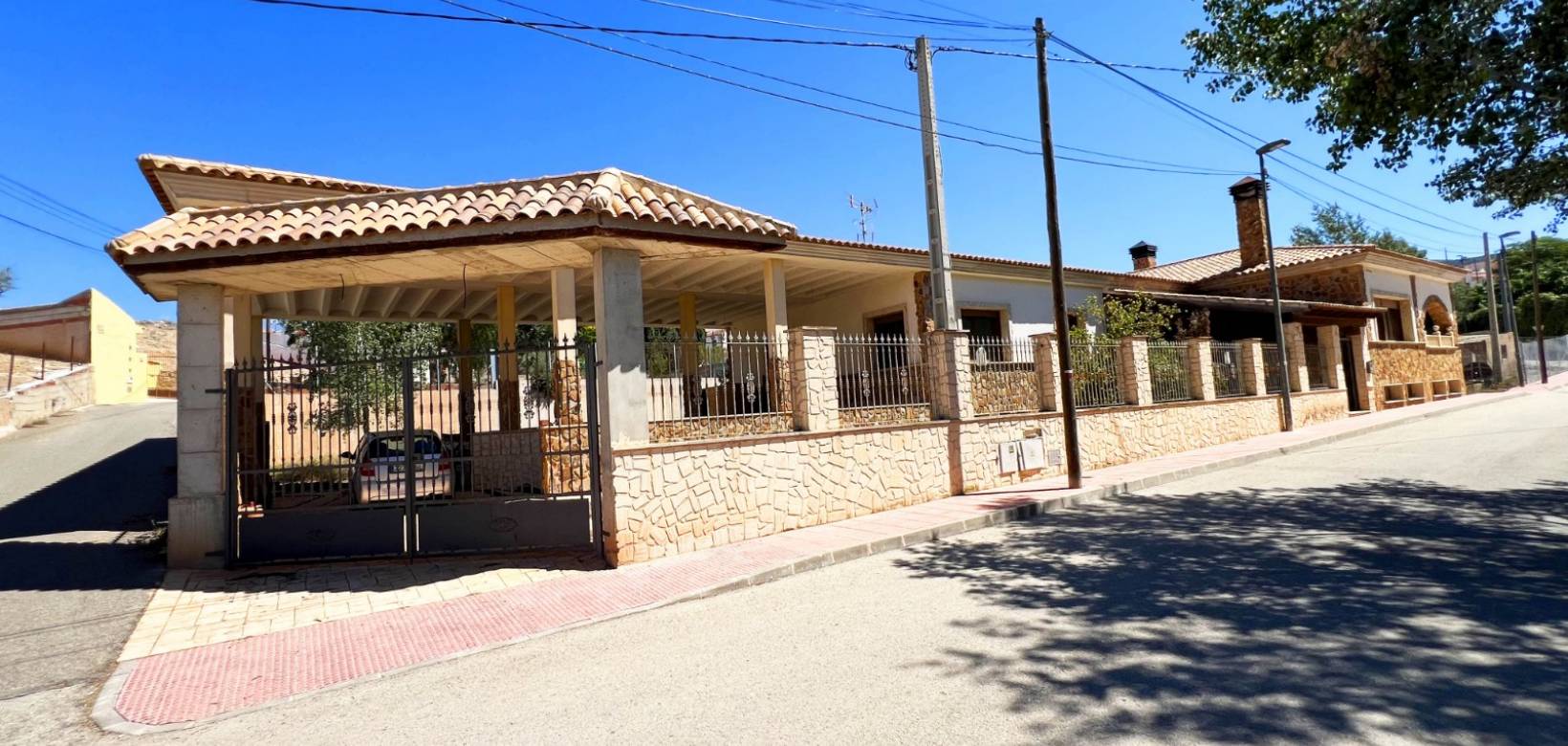 Resale - Villa - Algueña