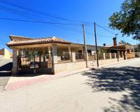 Resale - Villa - Algueña