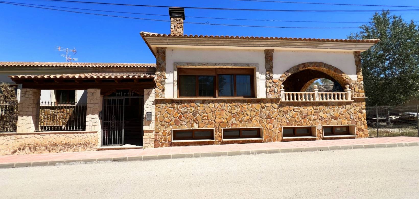 Resale - Villa - Algueña