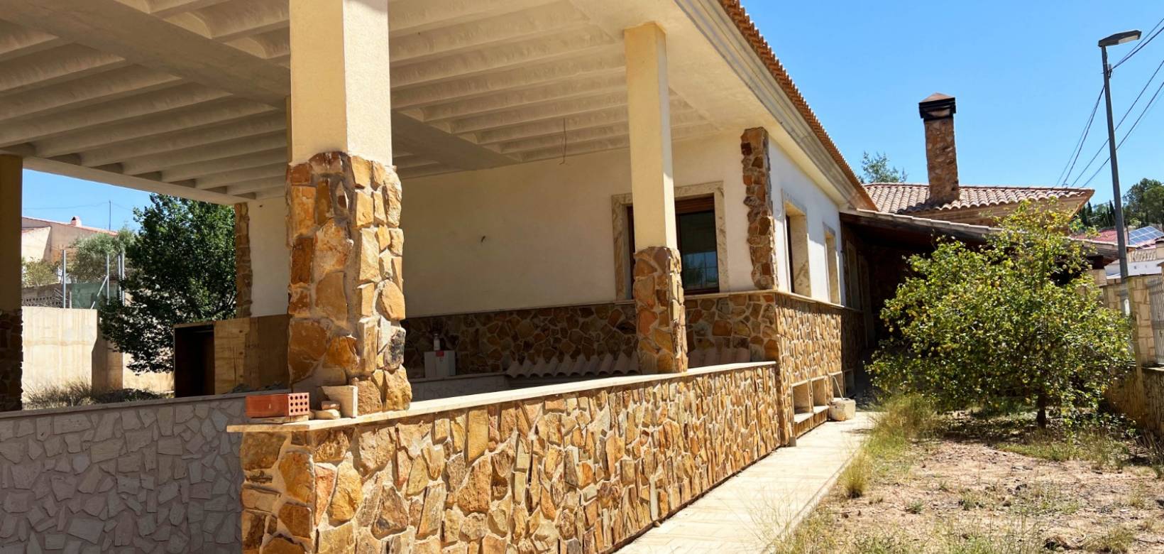 Resale - Villa - Algueña