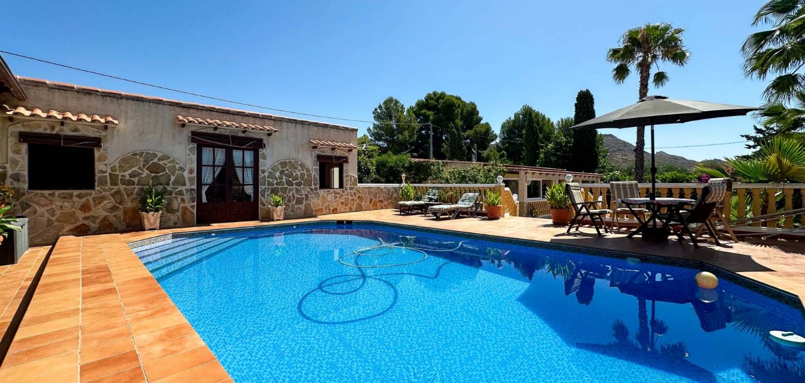 Resale - Villa - Aspe