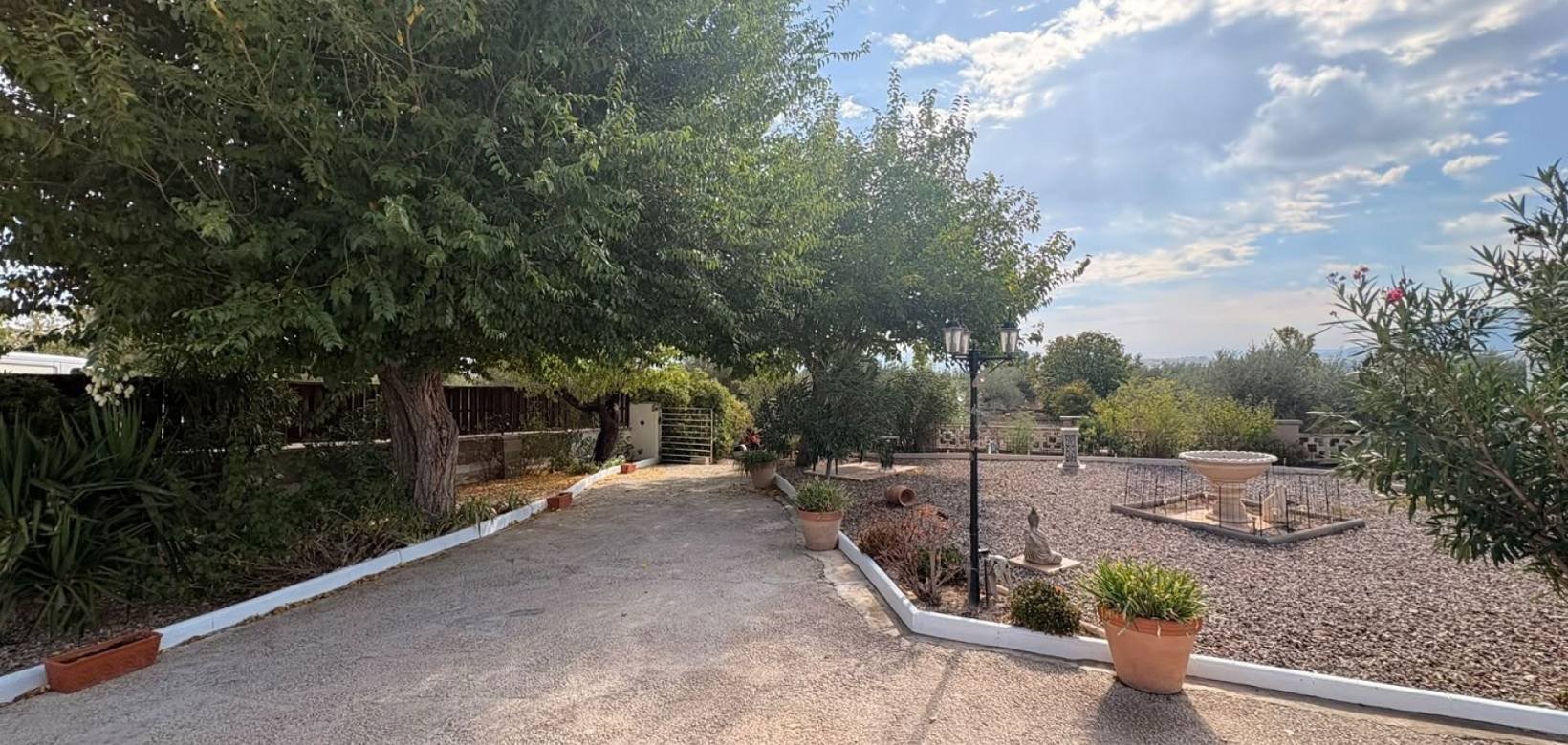Resale - Villa - Caudete