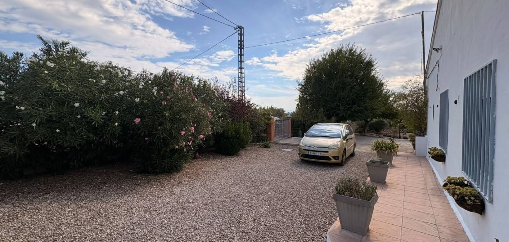 Resale - Villa - Caudete
