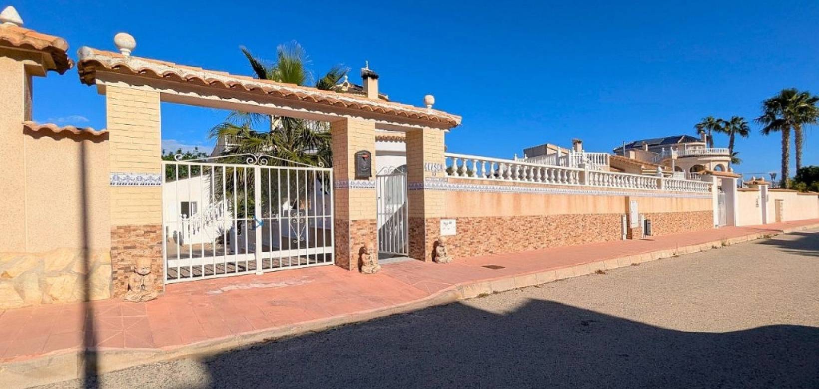 Resale - Villa - Cuidad Quesada