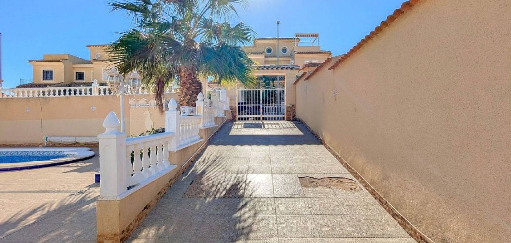 Resale - Villa - Cuidad Quesada