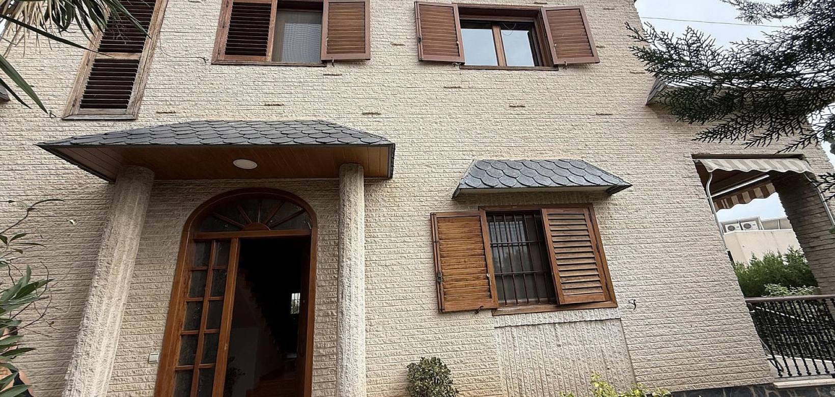 Resale - Villa - Elda