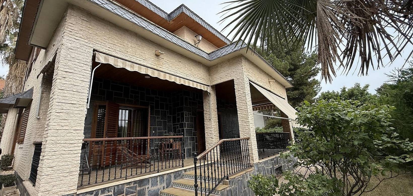 Resale - Villa - Elda