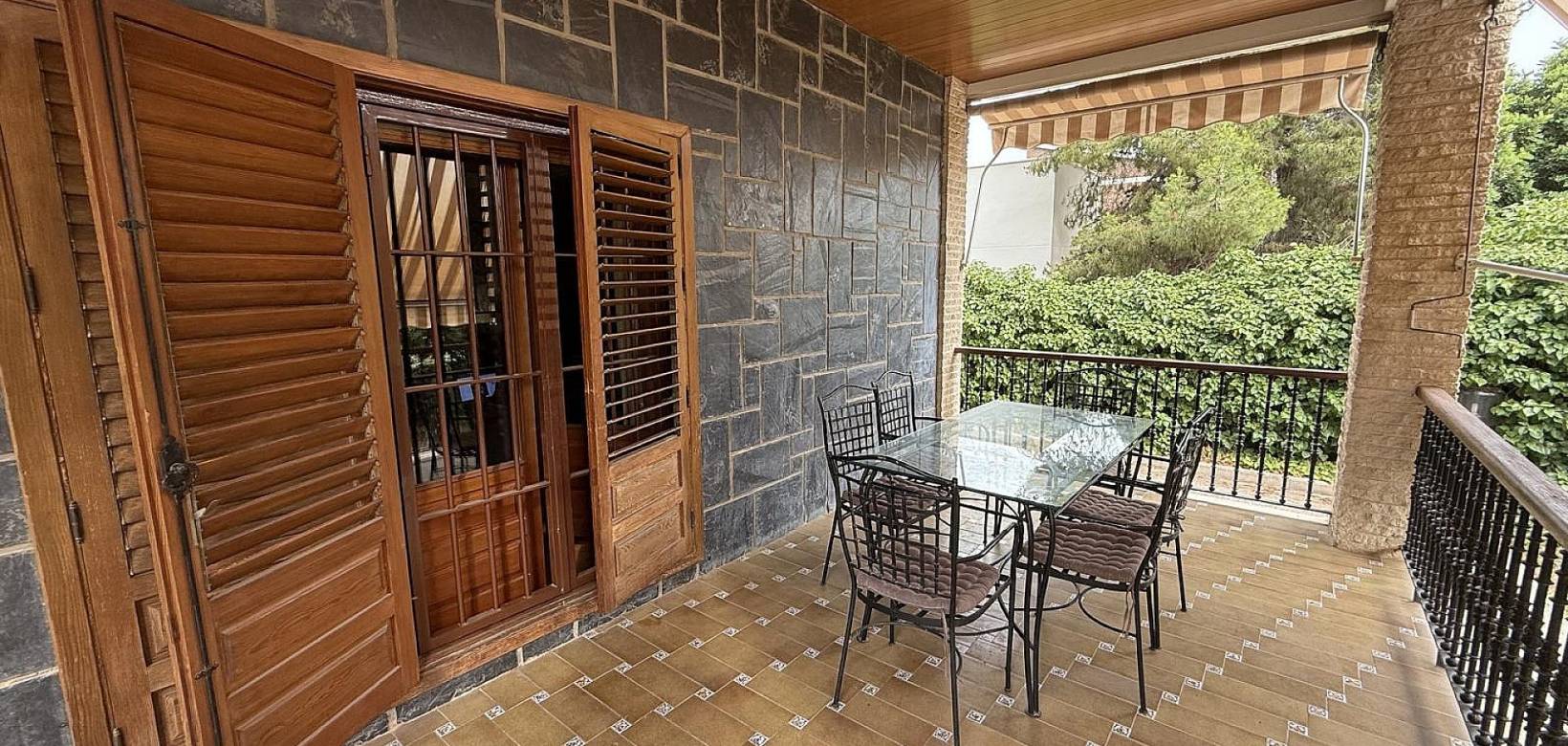 Resale - Villa - Elda