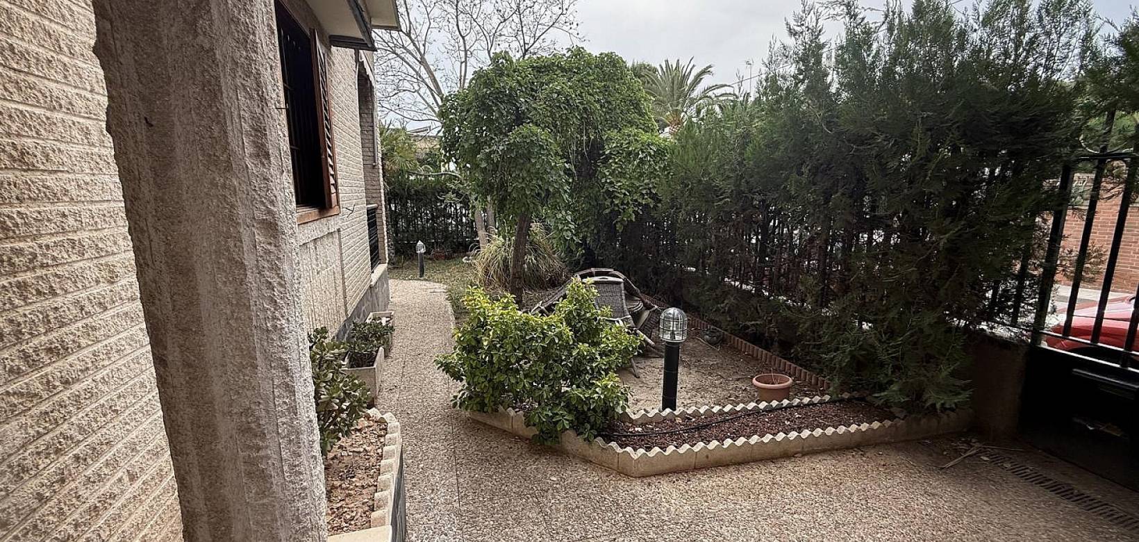 Resale - Villa - Elda