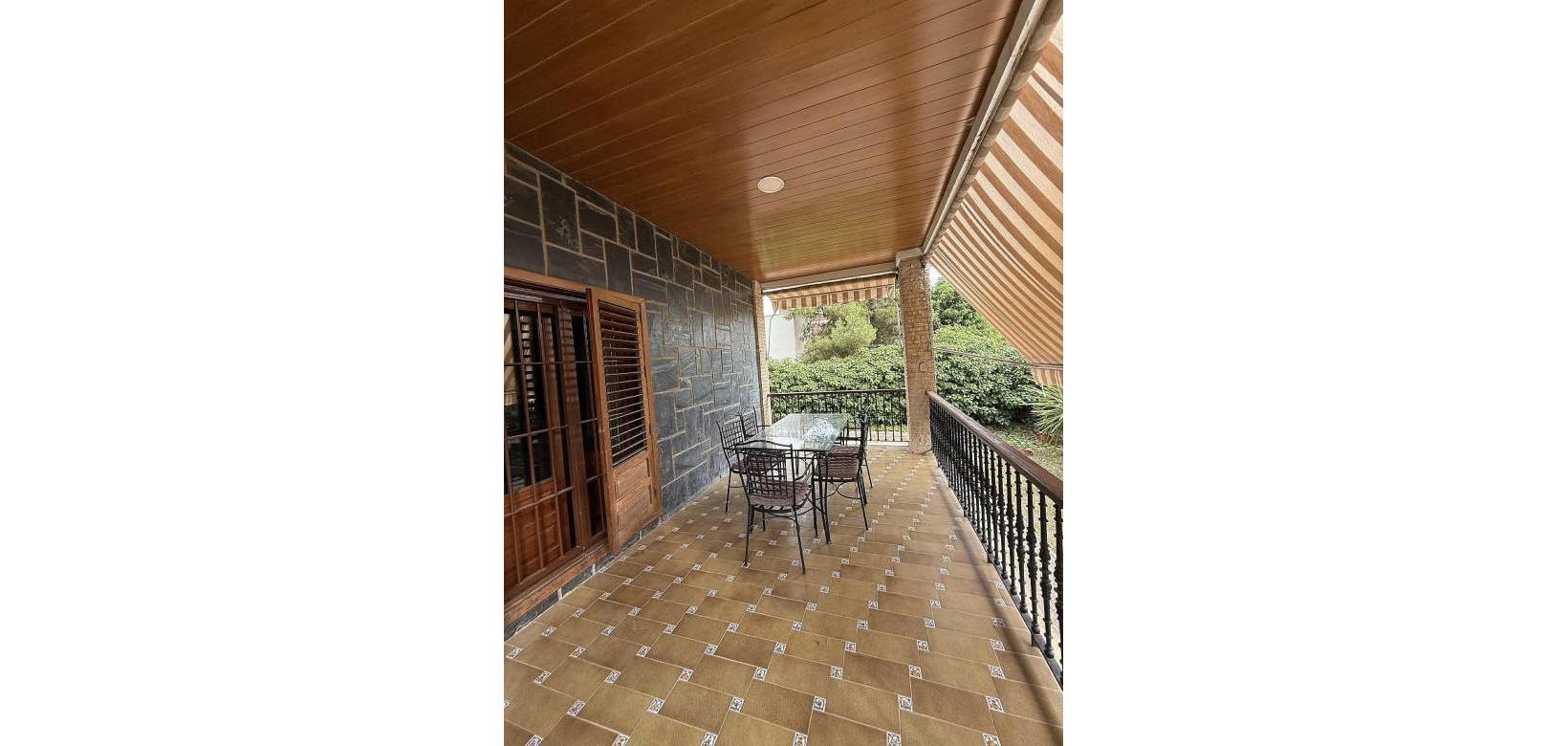 Resale - Villa - Elda