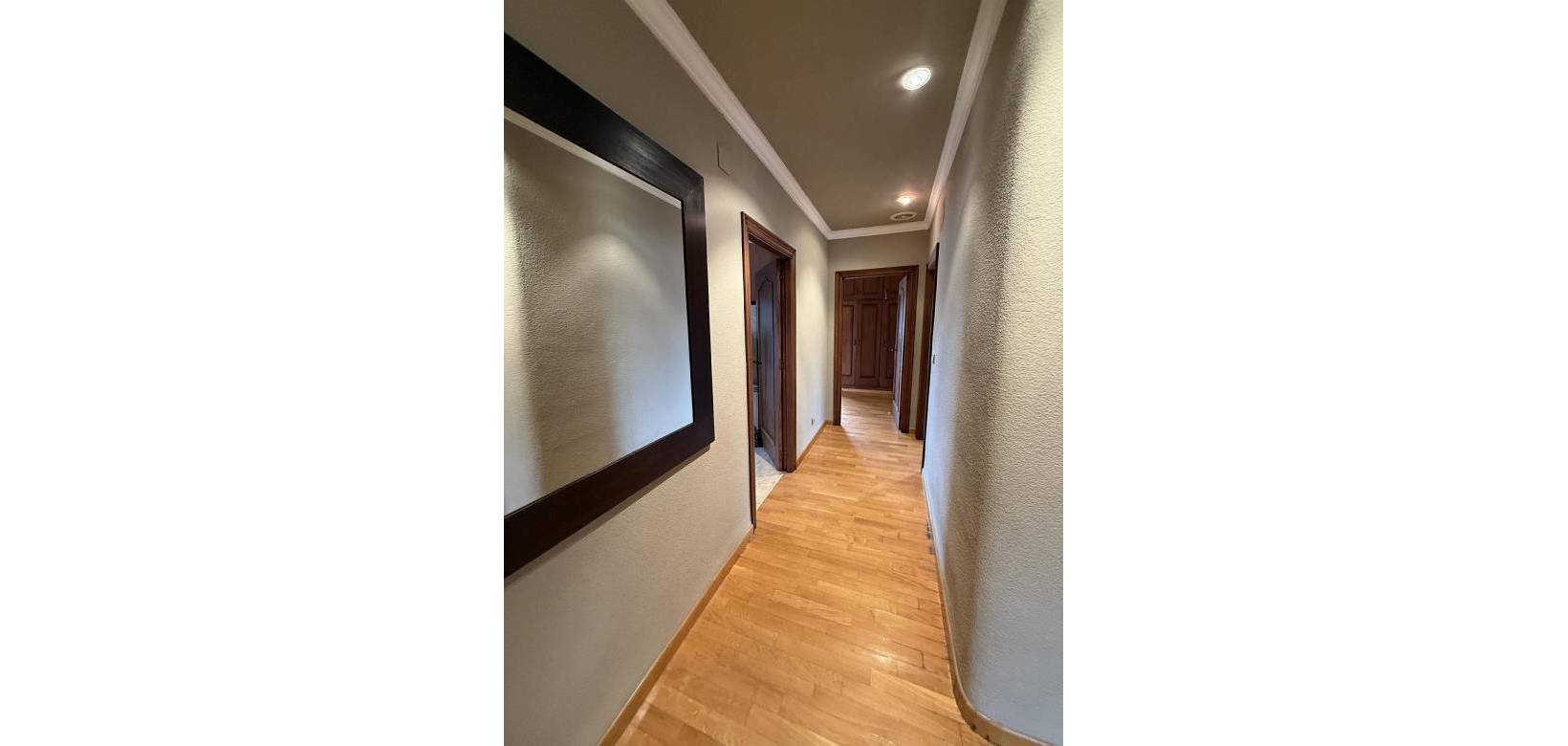 Resale - Villa - Elda