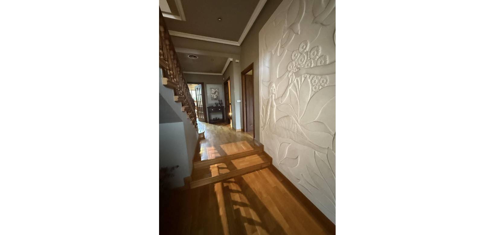 Resale - Villa - Elda