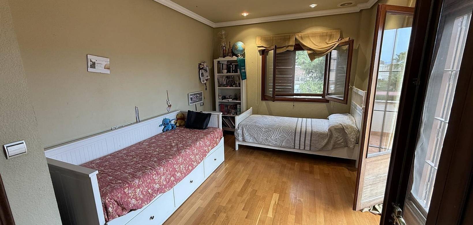 Resale - Villa - Elda