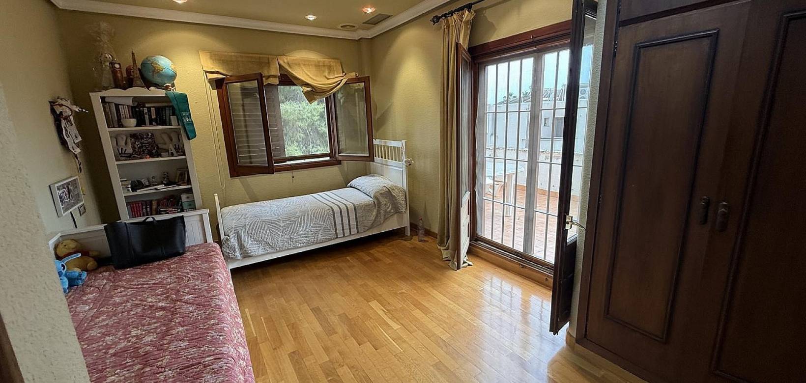 Resale - Villa - Elda