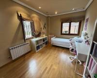 Resale - Villa - Elda