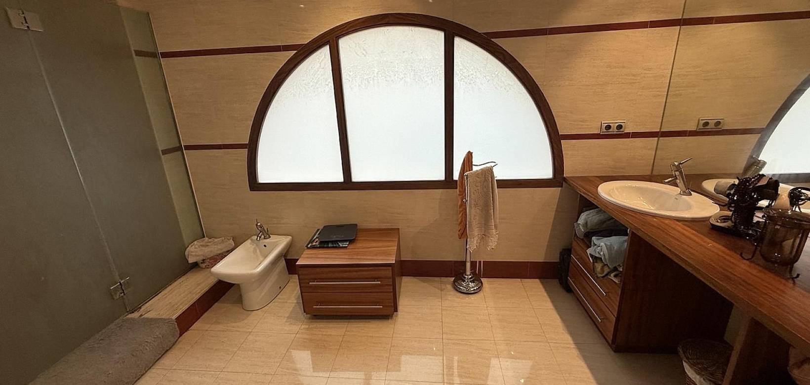 Resale - Villa - Elda