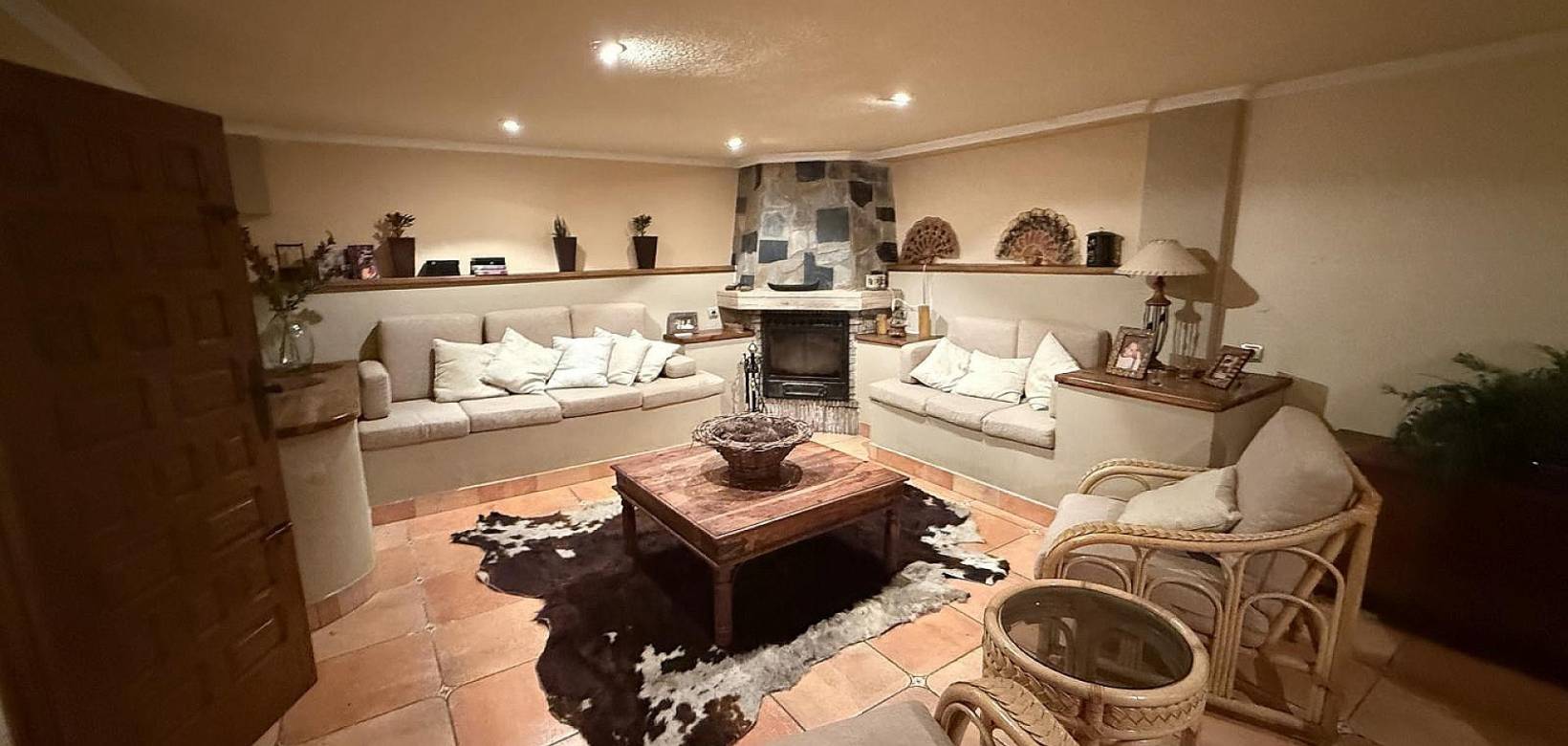 Resale - Villa - Elda