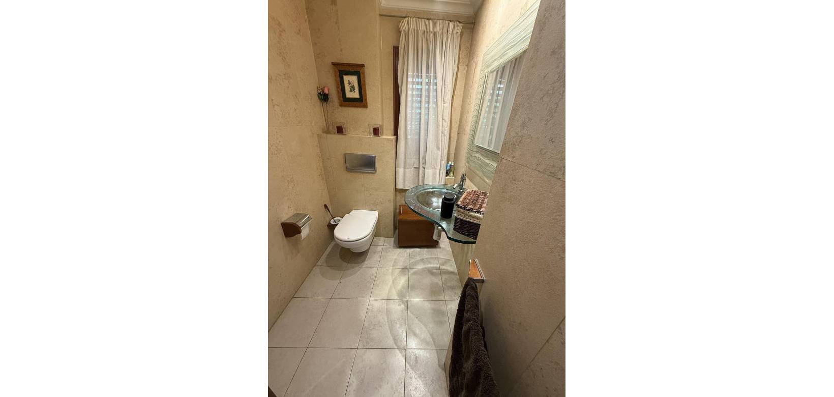 Resale - Villa - Elda