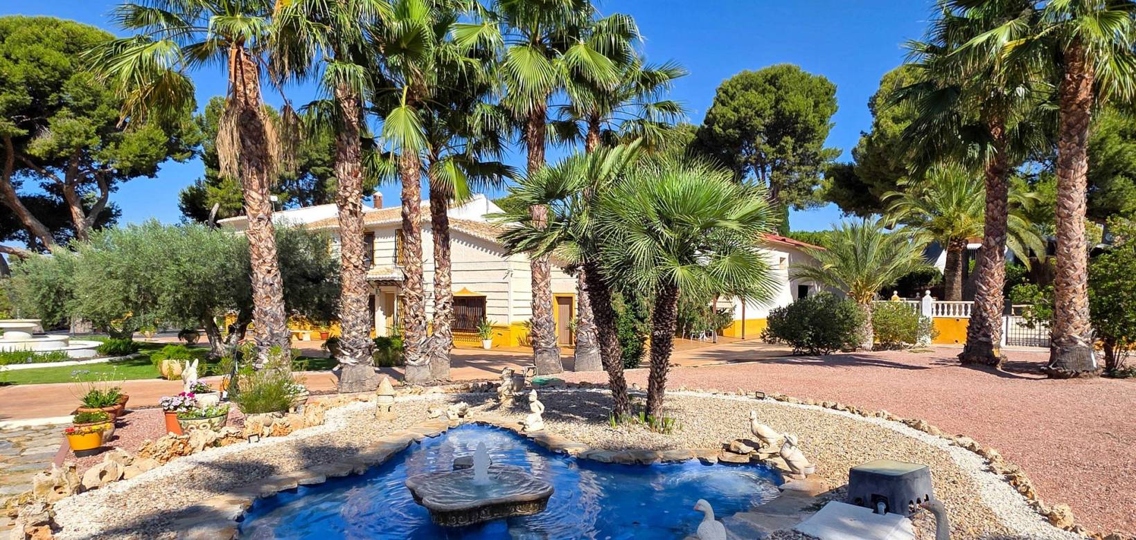 Resale - Villa - Elda