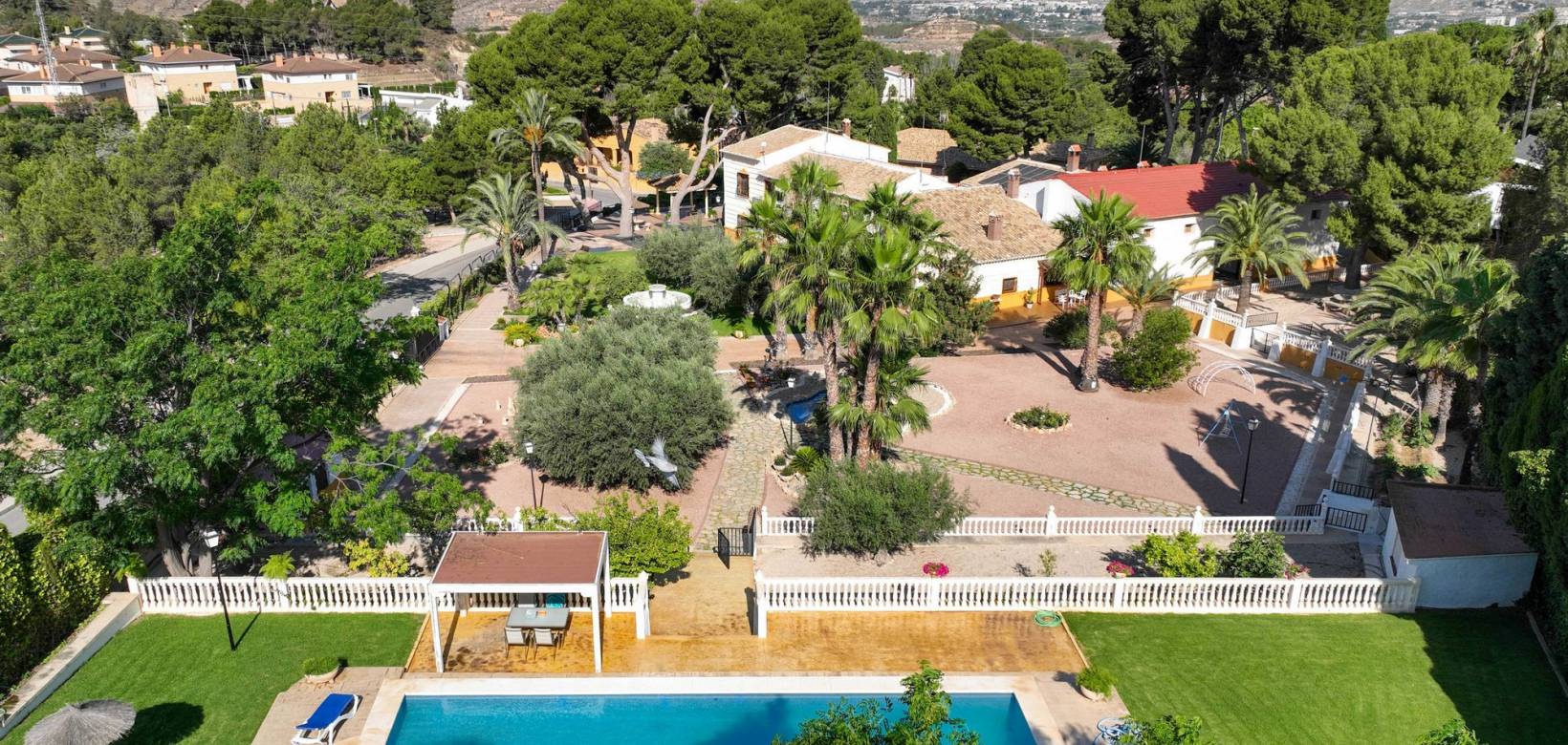 Resale - Villa - Elda