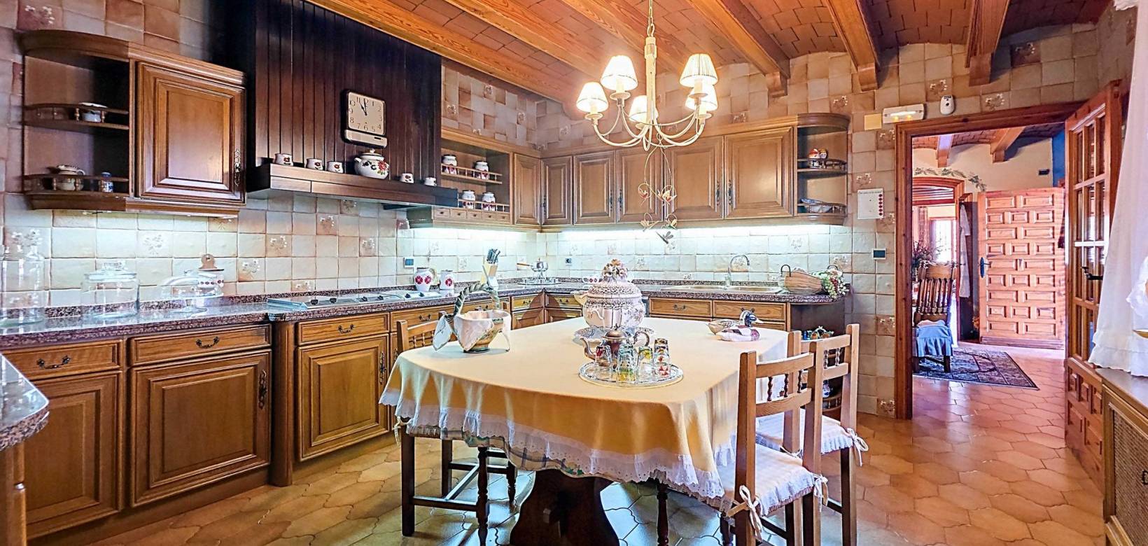 Resale - Villa - Elda