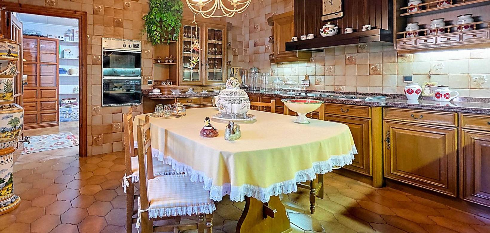 Resale - Villa - Elda