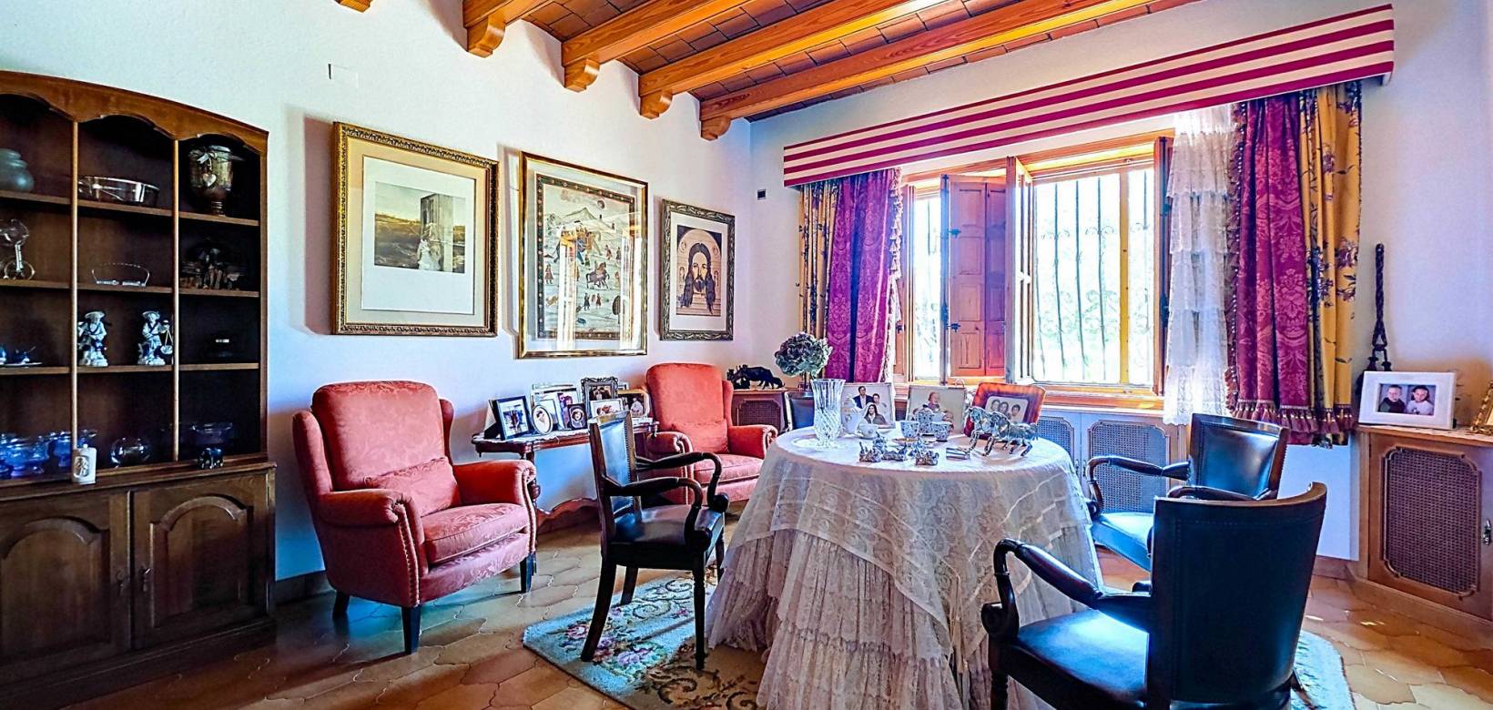 Resale - Villa - Elda